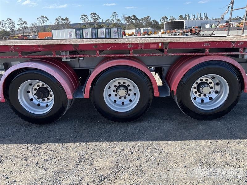  Krueger 13.6 m Tri/A Flatbed Trailer Lavaperävaunut