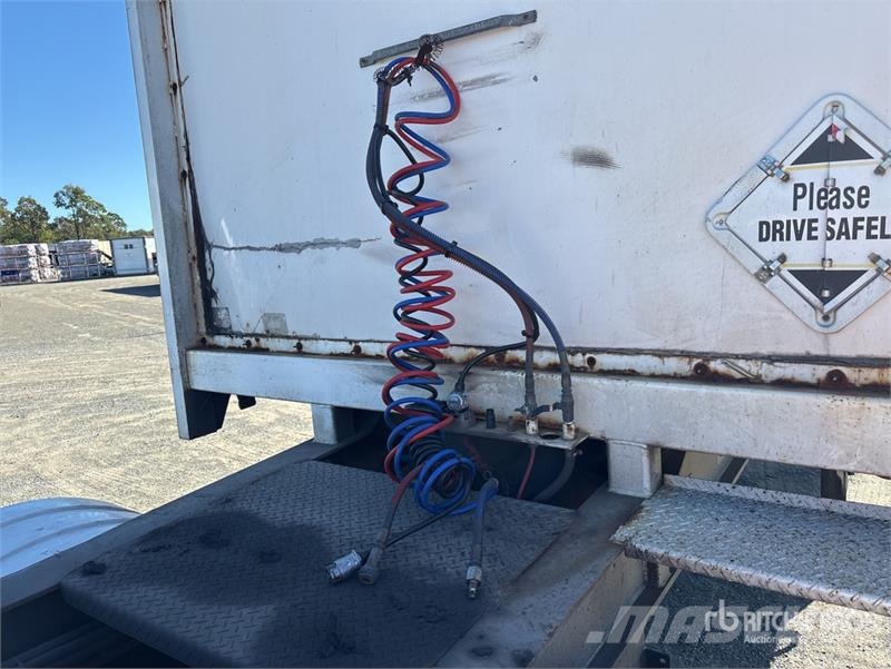 Krueger 6.4 m Tri/A B-Double Lead Curtain Side Tra Ponyvás pótkocsik