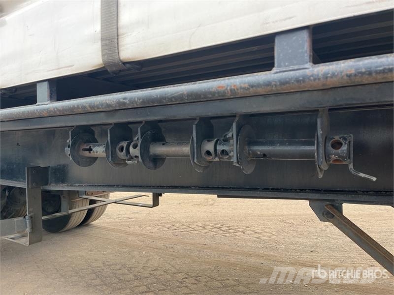  Krueger 7.2 m Tri/A B-Double Lead Curtain Side Tra Plachtové přívěsy