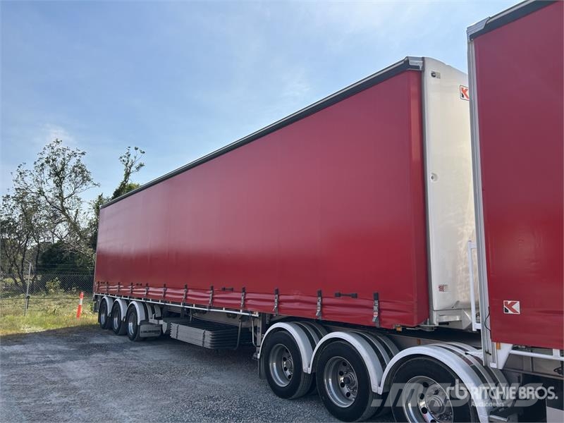  Krueger Tri/A Curtain Side Trailer Тентовані причепи