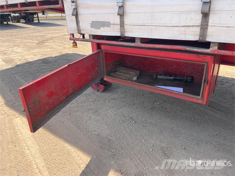Kruger 13.3 m Tri/A Step Deck Curtain Side Trailer Tenthaagised
