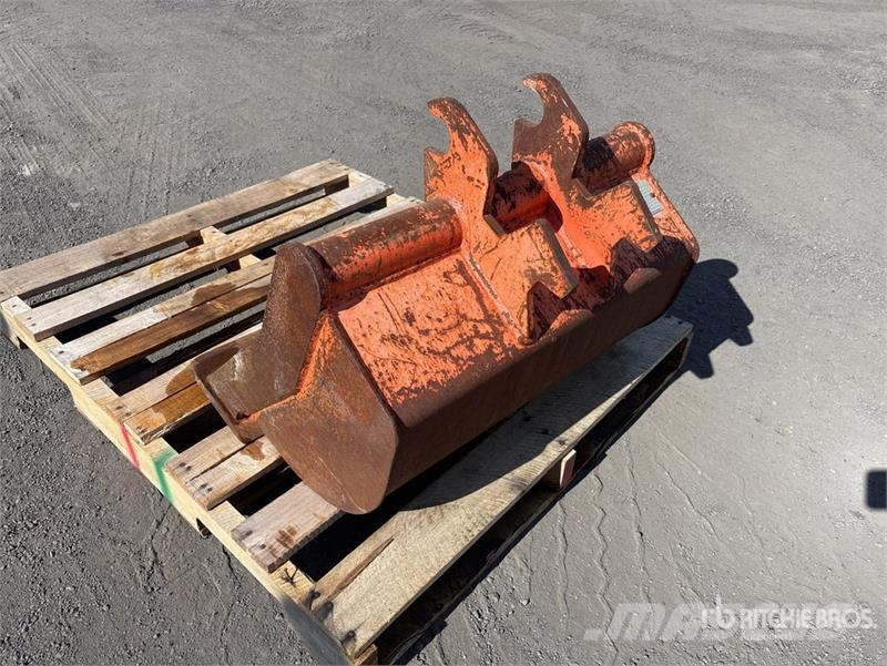 Kubota 700 mm Cleanup Excavator Bucket Buckets