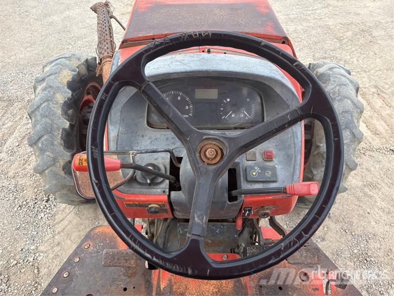 Kubota M7040SUD トラクター