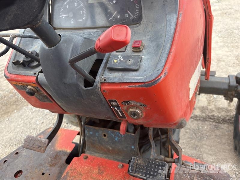 Kubota M7040SUD トラクター