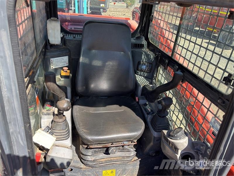 Kubota SVL75-2CHW Two-Speed High Flow Compact Track Loade لوادر انزلاقية التوجيه