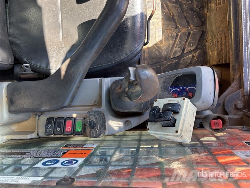 Kubota SVL75-2CHW Two-Speed High Flow Compact Track Loade لوادر انزلاقية التوجيه