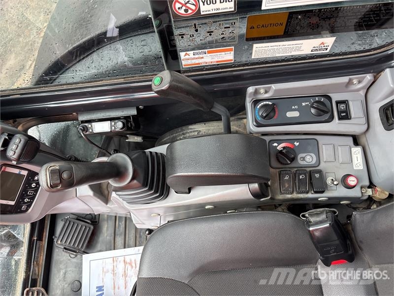 Kubota U55-4 ミニ油圧ショベル 7t以下（ミニユンボ・ミニディガー）