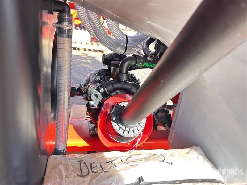 Kuhn Deltis 2 15 m 3-Point Hitch Sprayer (Unused) Irroratrici trainate