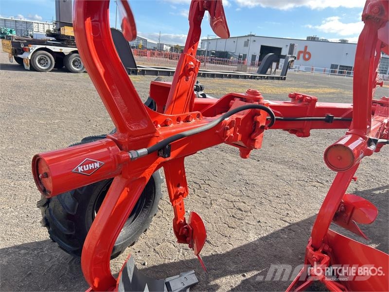 Kuhn VM153 4E/5H 102 3-Point 5 Bottom Reversible Plow ( Pluguri reversibile
