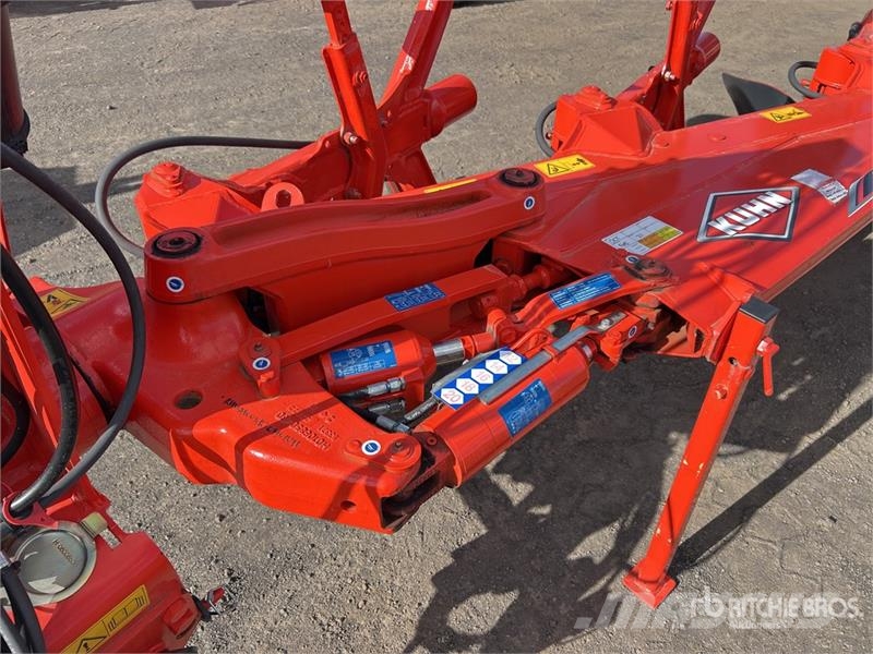 Kuhn VM153 4E/5H 102 3-Point 5 Bottom Reversible Plow ( Pluguri reversibile