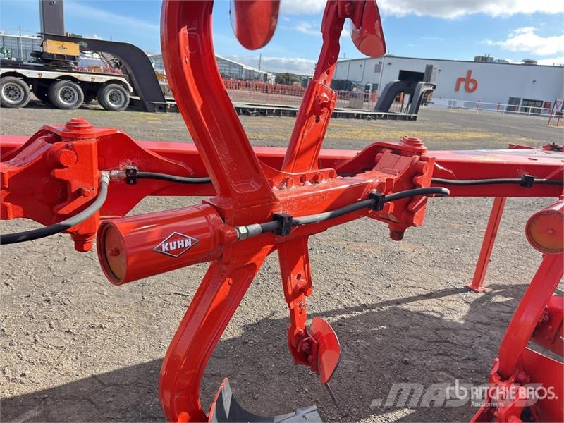 Kuhn VM153 4E/5H 102 3-Point 5 Bottom Reversible Plow ( Pluguri reversibile