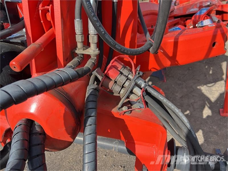 Kuhn VM153 4E/5H 102 3-Point 5 Bottom Reversible Plow ( Pluguri reversibile