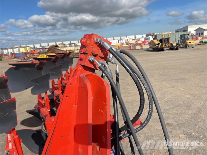 Kuhn VM153 4E/5H 102 3-Point 5 Bottom Reversible Plow ( Pluguri reversibile