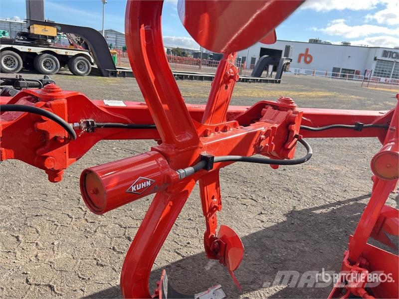 Kuhn VM153 4E/5H 102 3-Point 5 Bottom Reversible Plow ( Pluguri reversibile