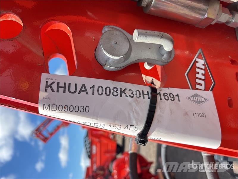 Kuhn VM153 4E/5H 102 3-Point 5 Bottom Reversible Plow ( Pluguri reversibile