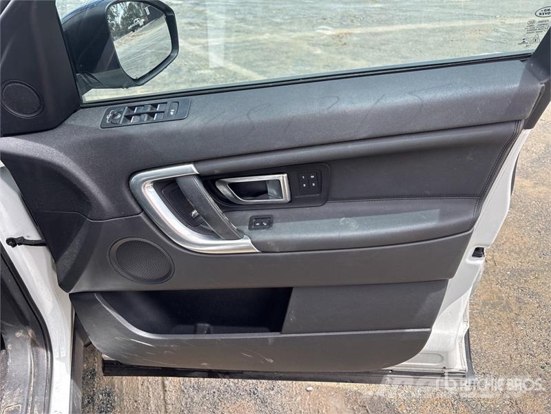 Land Rover Discovery Sport SUV Kistehergépjárművek