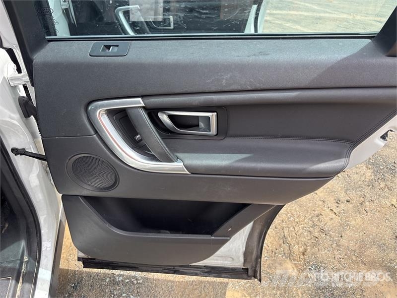 Land Rover Discovery Sport SUV Kistehergépjárművek