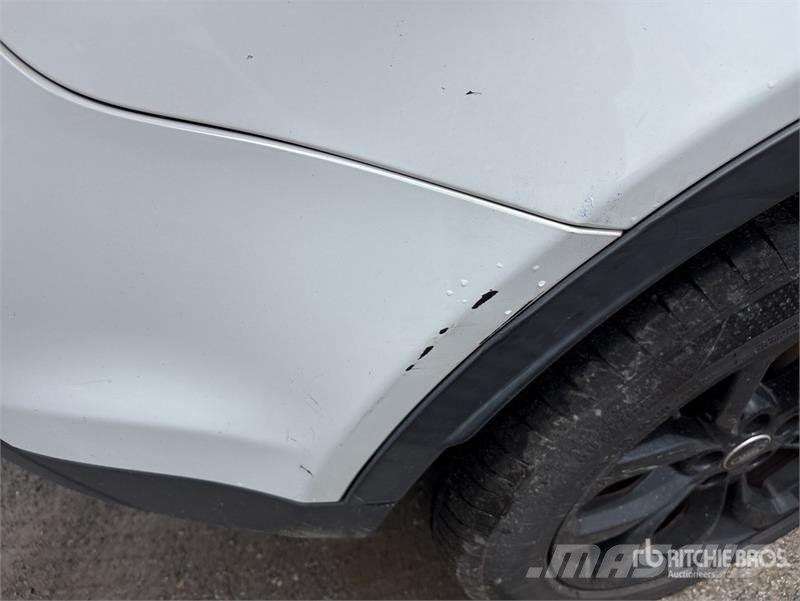Land Rover Discovery Sport SUV Kistehergépjárművek