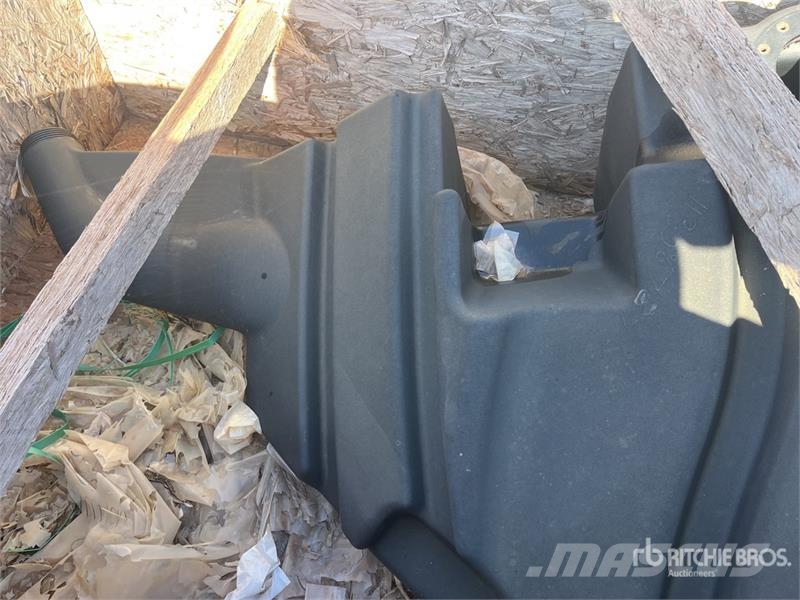  LH Fuel Tank Tank (Unused) 燃料タンクと添加剤用タンク