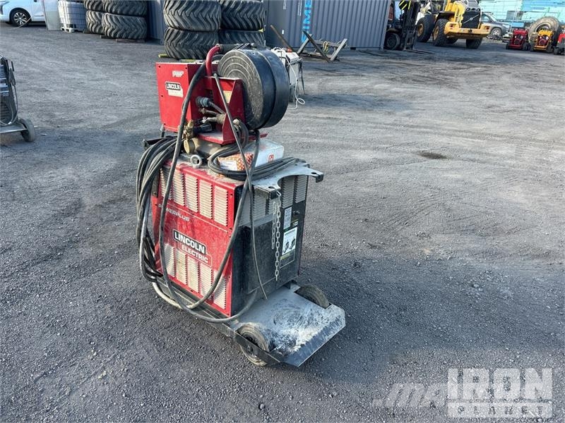Lincoln Electric Electric Powerplus II 500 60 A Mobile MIG Welding Equipment