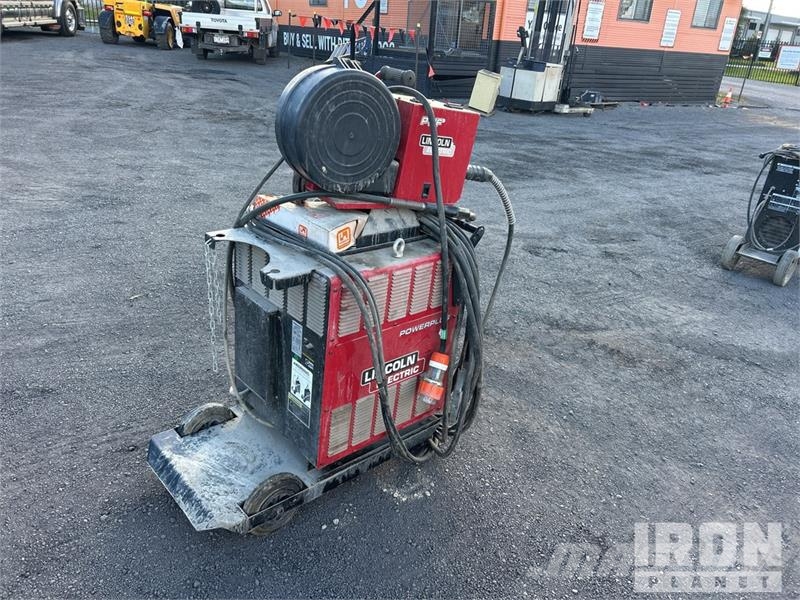 Lincoln Electric Electric Powerplus II 500 60 A Mobile MIG Welding Equipment