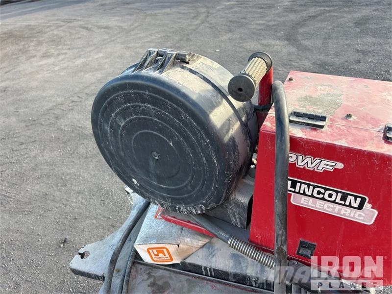 Lincoln Electric Electric Powerplus II 500 60 A Mobile MIG Welding Equipment