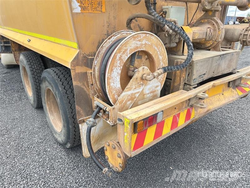 Mack CH6668RST Metroliner 16000 L 8x4 Twin-Steer Water  Kamioni za vodu