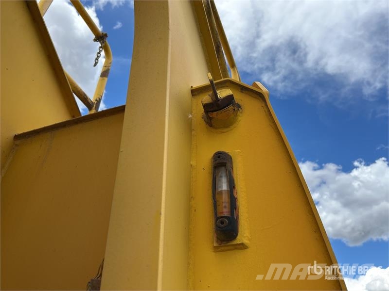 Mack CH6668RST Metroliner 16000 L 8x4 Twin-Steer Water  Kamioni za vodu