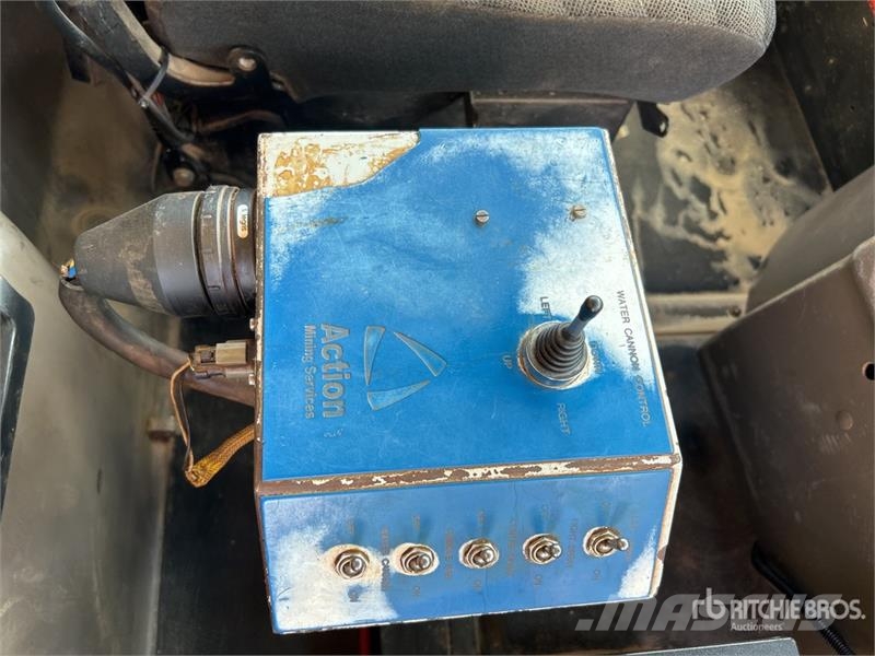 Mack CH6668RST Metroliner 16000 L 8x4 Twin-Steer Water  Kamioni za vodu
