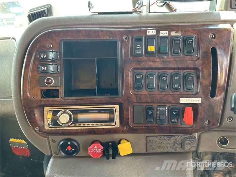 Mack CH6668RST Metroliner 16000 L 8x4 Twin-Steer Water  Kamioni za vodu