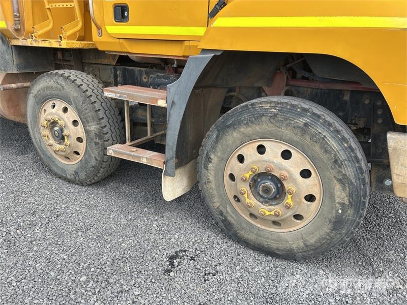 Mack CH6668RST Metroliner 16000 L 8x4 Twin-Steer Water  Kamioni za vodu