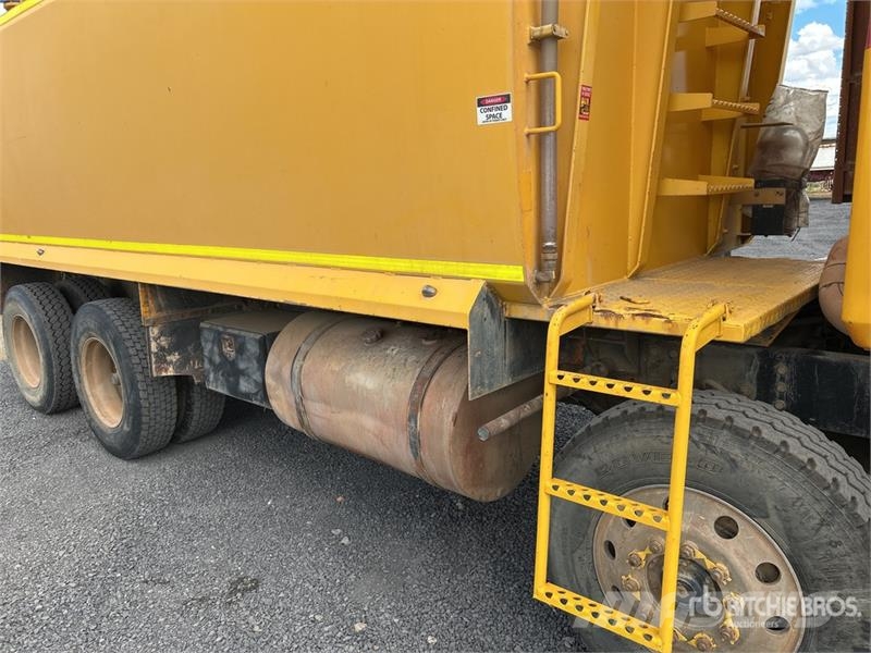 Mack CH6668RST Metroliner 16000 L 8x4 Twin-Steer Water  Kamioni za vodu