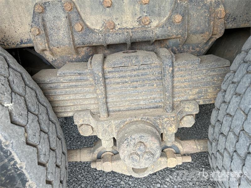 Mack CH6668RST Metroliner 16000 L 8x4 Twin-Steer Water  Kamioni za vodu