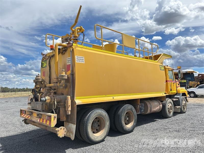 Mack CH6668RST Metroliner 16000 L 8x4 Twin-Steer Water  Kamioni za vodu