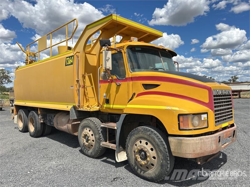 Mack CH6668RST Metroliner 16000 L 8x4 Twin-Steer Water  Kamioni za vodu