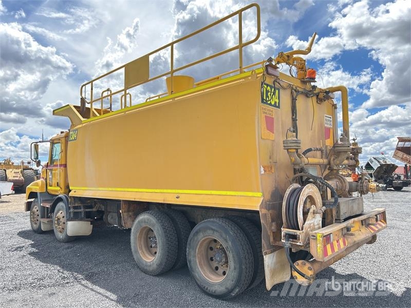 Mack CH6668RST Metroliner 16000 L 8x4 Twin-Steer Water  Kamioni za vodu