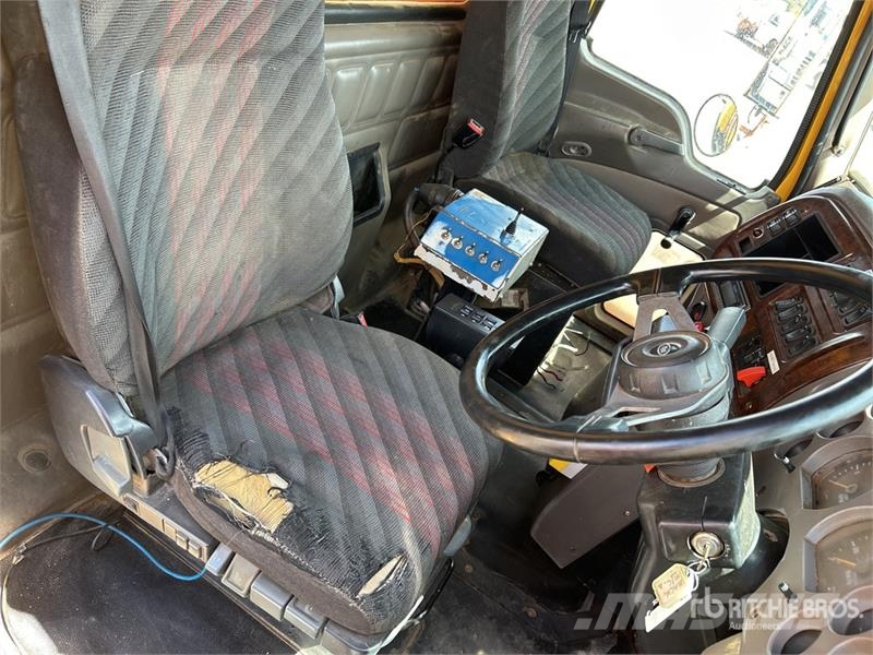 Mack CH6668RST Metroliner 16000 L 8x4 Twin-Steer Water  Kamioni za vodu