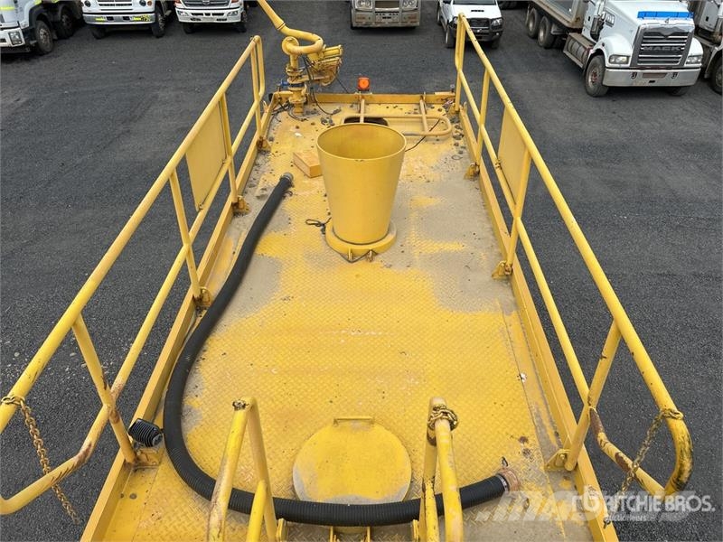 Mack CH6668RST Metroliner 16000 L 8x4 Twin-Steer Water  Kamioni za vodu