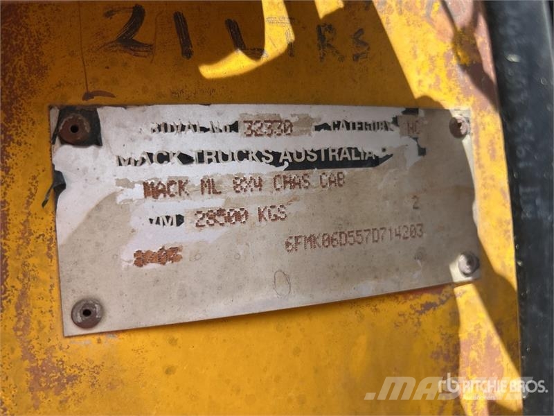 Mack CH6668RST Metroliner 16000 L 8x4 Twin-Steer Water  Kamioni za vodu