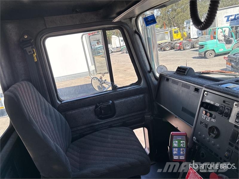 Mack CL788RS 6x4 T/A Dump Truck Billenő teherautók