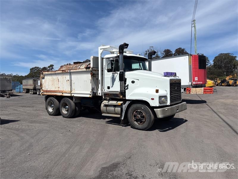 Mack CL788RS 6x4 T/A Dump Truck Billenő teherautók