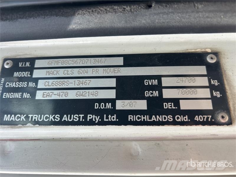 Mack CLS688RS 6x4 T/A Sleeper Truck Tractor Vetopöytäautot