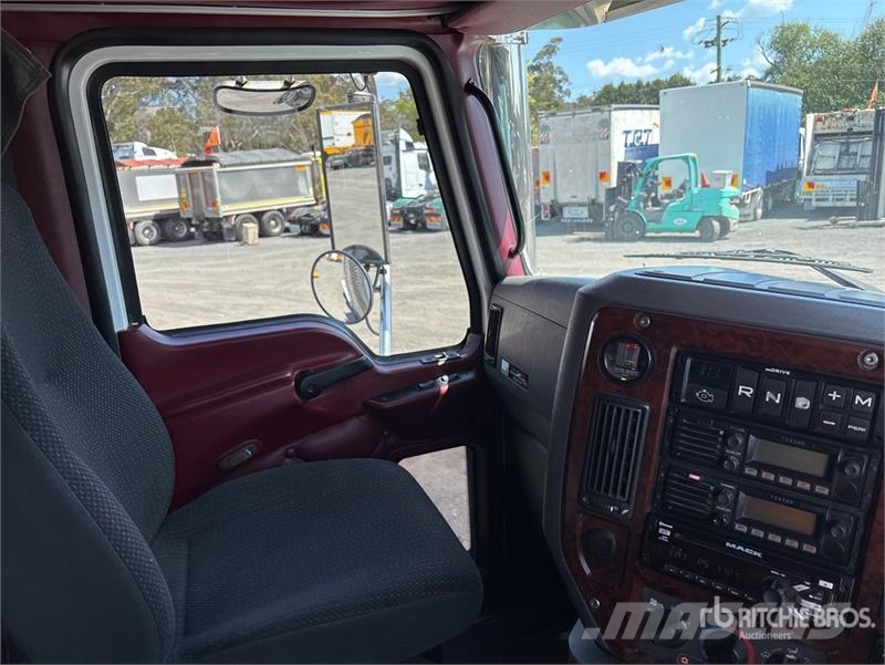 Mack CLXT 6x4 T/A Sleeper Truck Tractor Trekkers