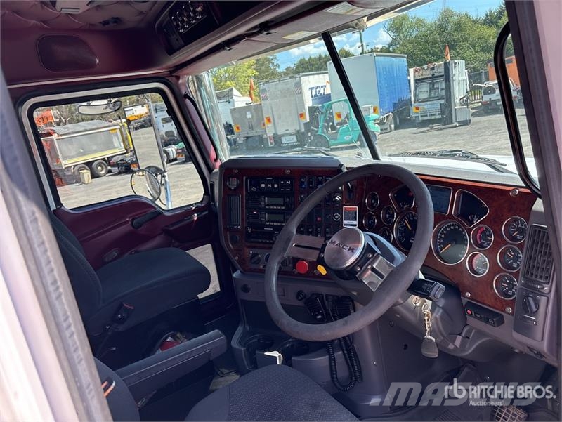 Mack CLXT 6x4 T/A Sleeper Truck Tractor Trekkers