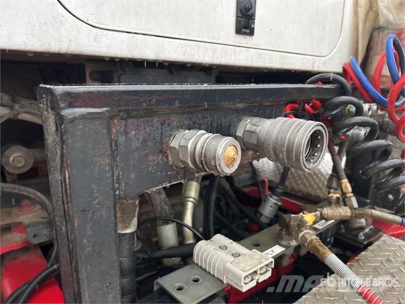 Mack CLXT Super-Liner 6x4 T/A Sleeper Truck Tractor Tegljači