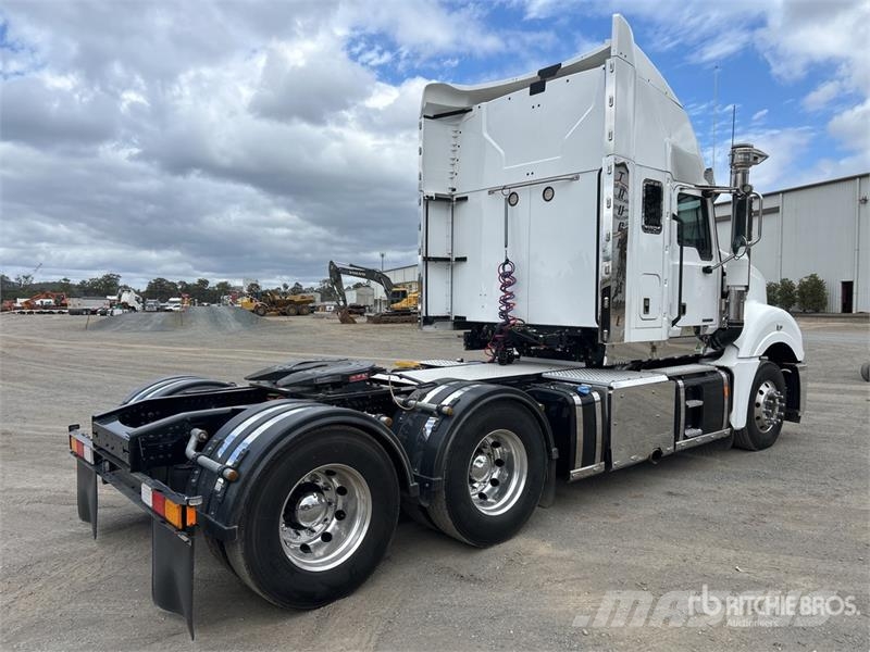 Mack CLXT Super-Liner 6x4 T/A Sleeper Truck Tractor Tegljači