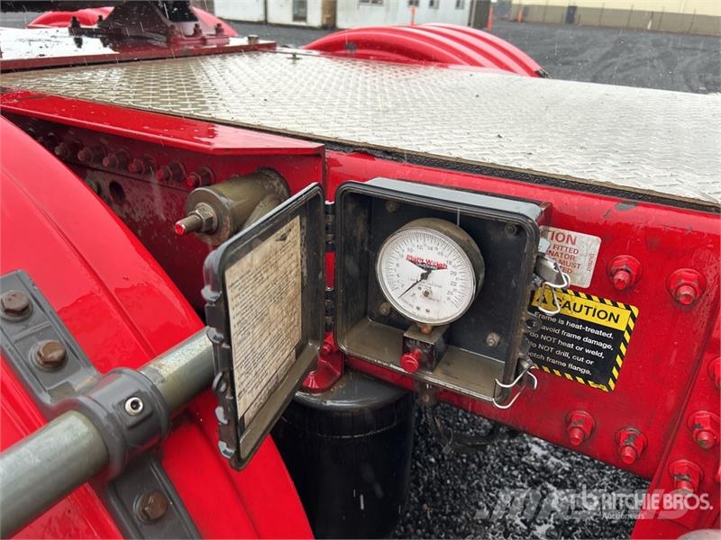 Mack CLXT Super-Liner 6x4 T/A Sleeper Truck Tractor Tegljači