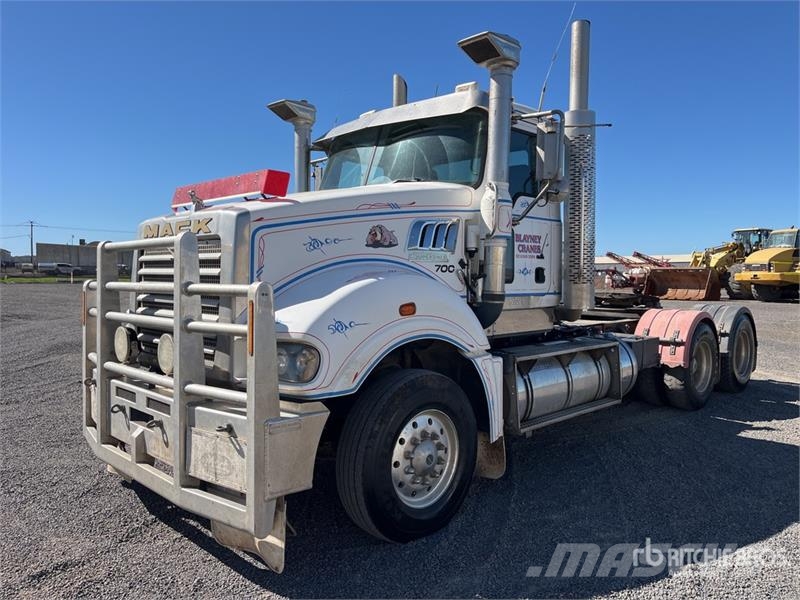 Mack CLXT Super-Liner 6x4 T/A Day Cab Truck Tractor Prime Movers
