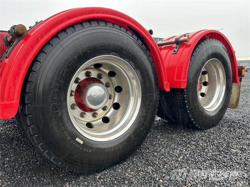 Mack CLXT Super-Liner 6x4 T/A Sleeper Truck Tractor Tegljači