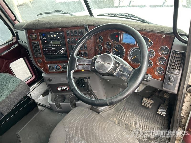 Mack CLXT Super-Liner 6x4 T/A Sleeper Truck Tractor Tegljači
